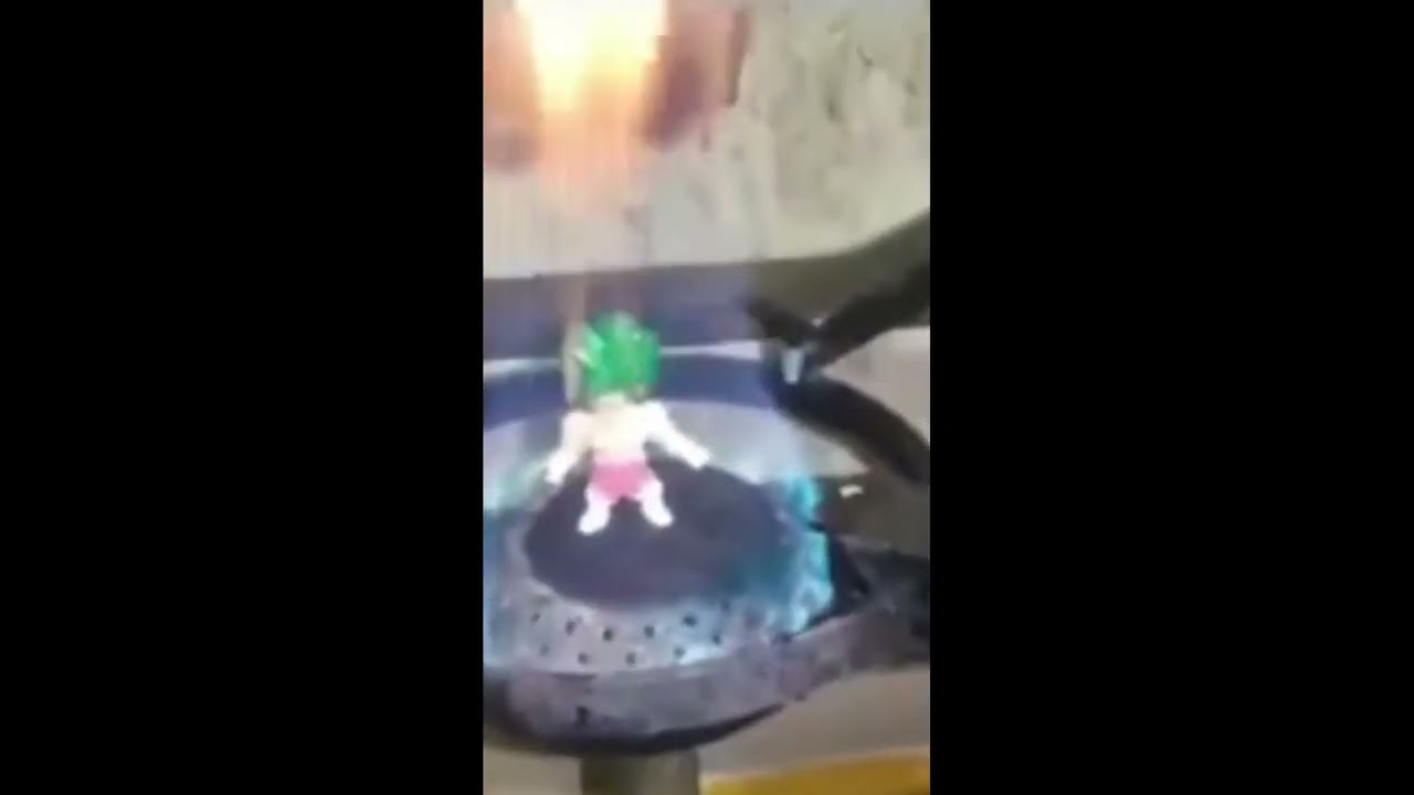 BROLY Rage on Gas stove meme