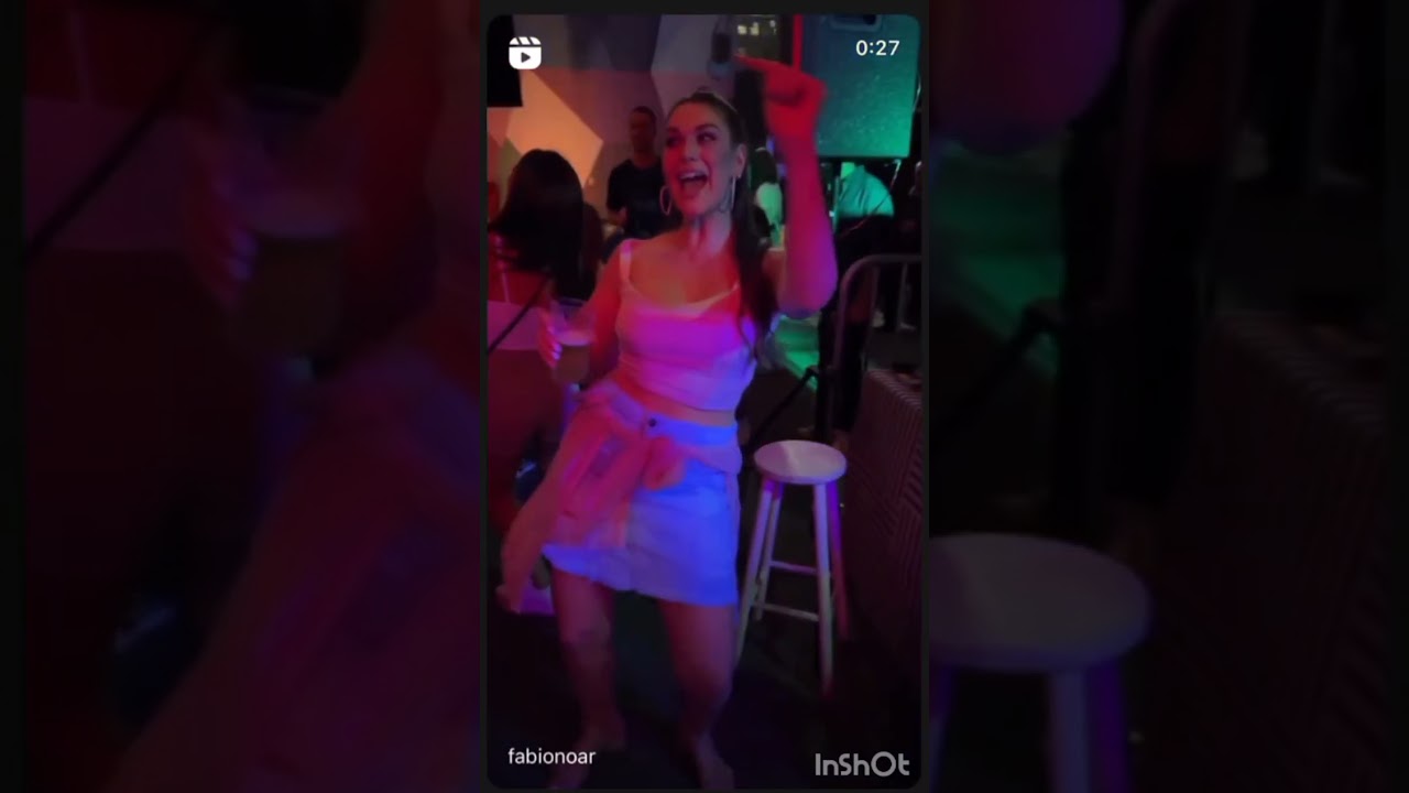 Brunna colossi linda e maravilhosa se divertindo