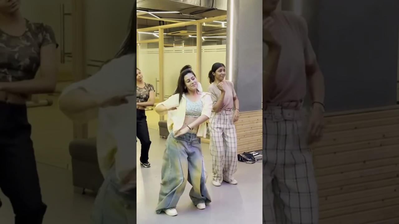 BTS OF shaky shaky! #pleasesubscribe 🥹🥹  #ishamalviya #dance #newreel #fashionstyle #ishamalvaya