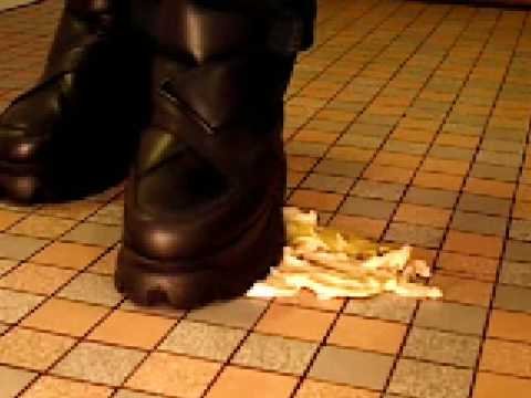 Buffalo Boots 68300 vs. Banane