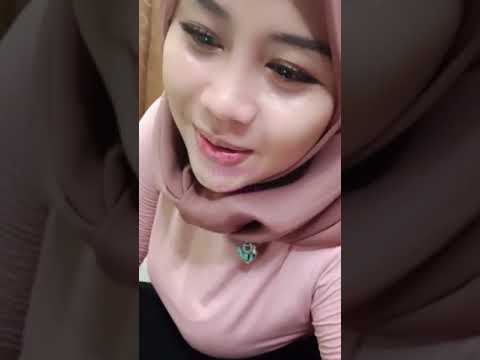 Bunda Keisha jilbob toge, pamer uting merah
