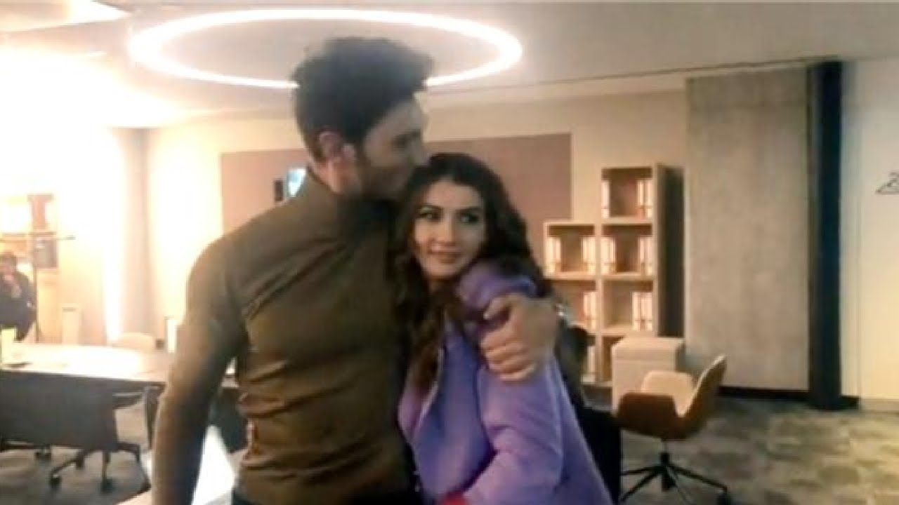 Burcu Özberk ❤️ İlhan Şen - Kucaklamak!