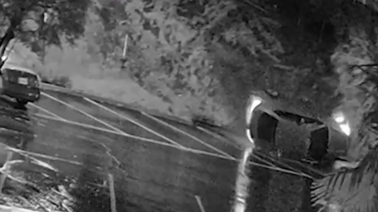 Cars keep tumbling downhill into popular La Mesa restaurant parking lot | NBC 7 San Diego