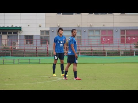 ブエノと町田浩樹の若手CBコンビに注目！声をかけあって冷静にボールを処理