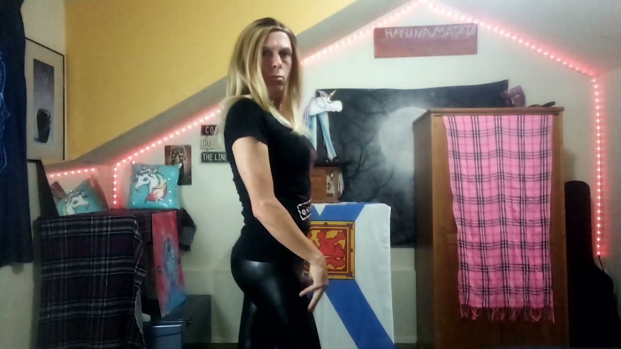 CD crossdresser Vanessa... latex n heels..