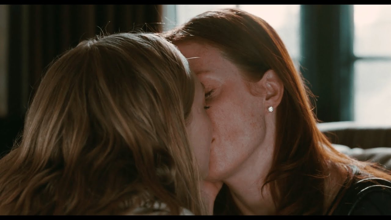 Chloe (2009) - Chloe & Catherine | Kissing Scene