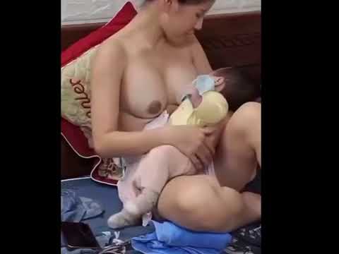 cinta ibu kepada anak(ibu menyusui sang anak tercinta)