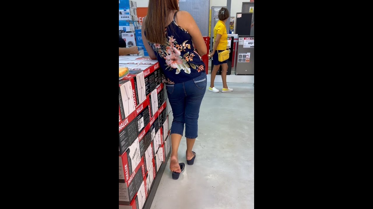 Clip 26: Standing SP - AWESOME CANDID FEET