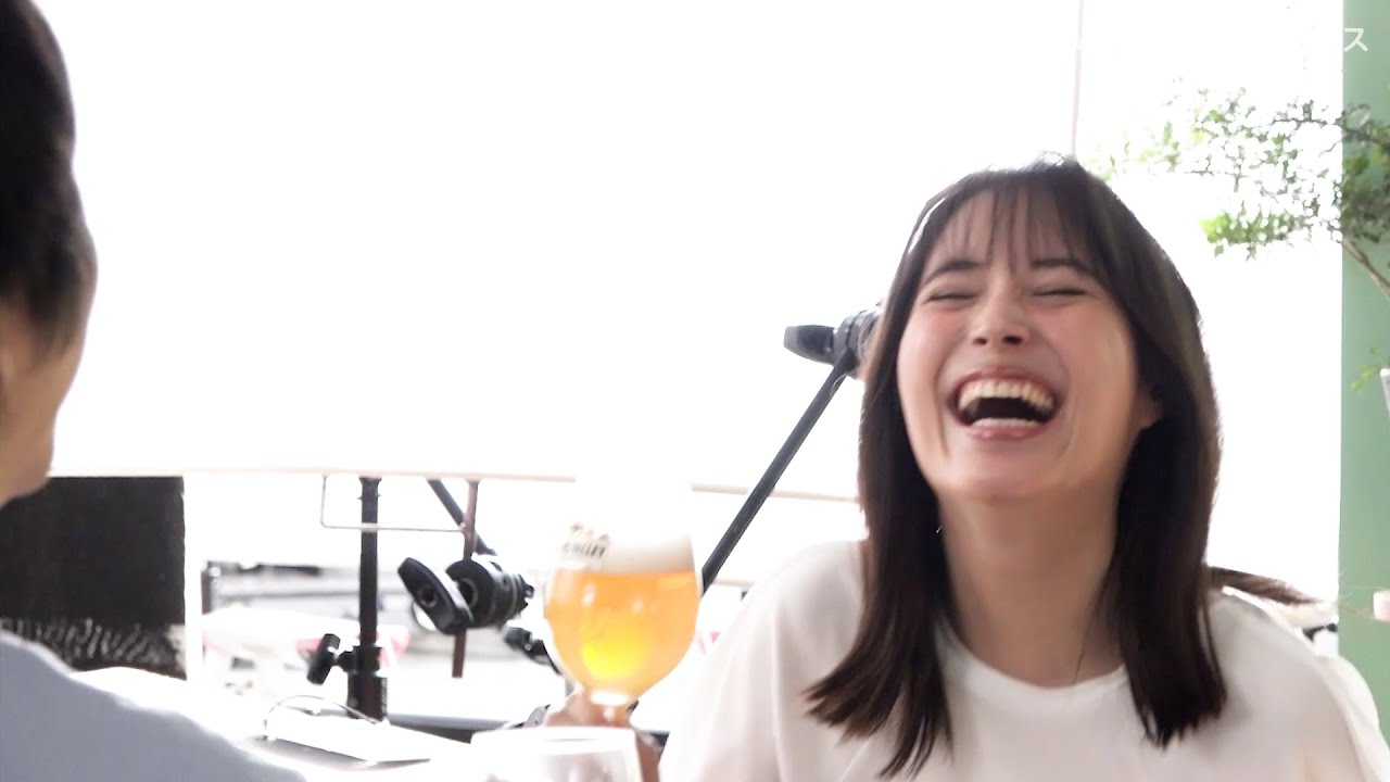 広瀬アリス、大森南朋と見つめ合いからの爆笑？アドリブ満載な撮影の裏側　『キリン　スプリングバレー』新CM＆メイキング映像公開