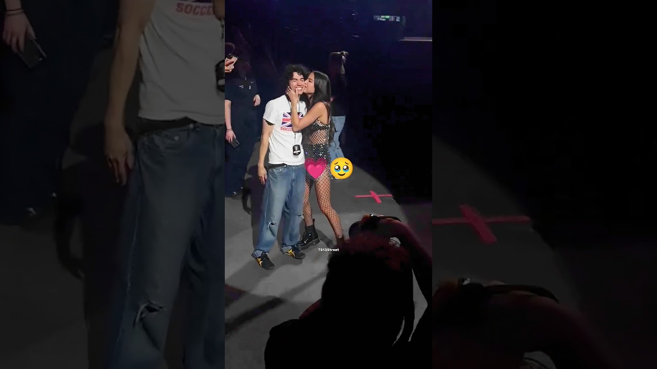 Conan & Olivia Cute 💗Moment| Guts Tour Portland #oliviarodrigo#livies#conangray#gutstour#guts#shorts