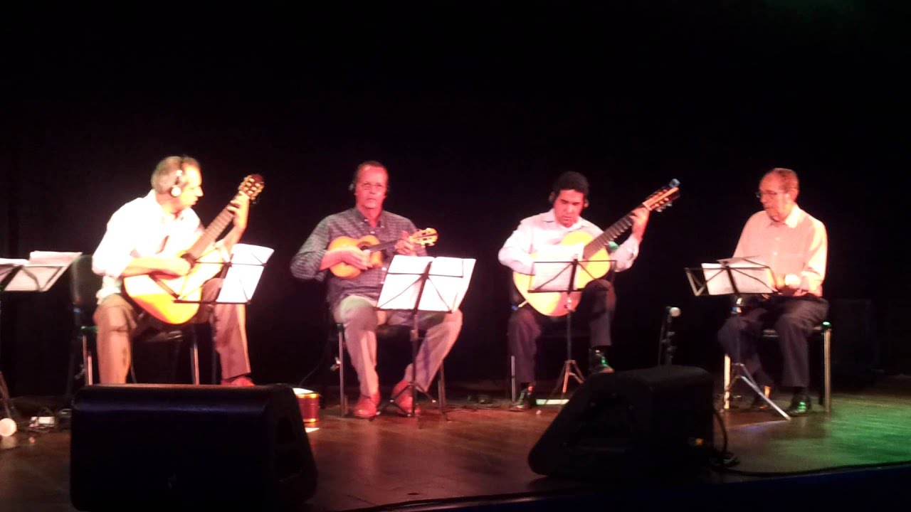 Conjunto Época de Ouro se apresenta no teatro da Funarte