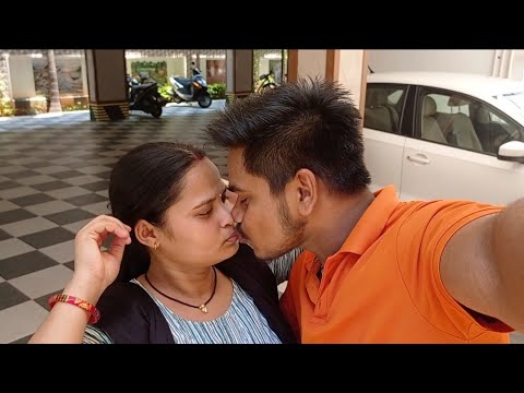 couple desi kiss