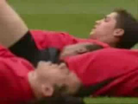 CRISTIANO RONALDO MIRANDO EL BULTO