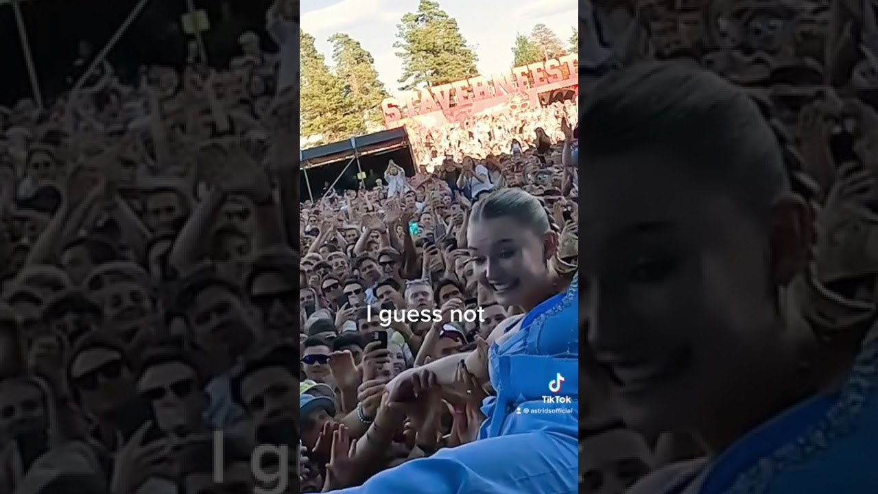Crowd surfing 🥵