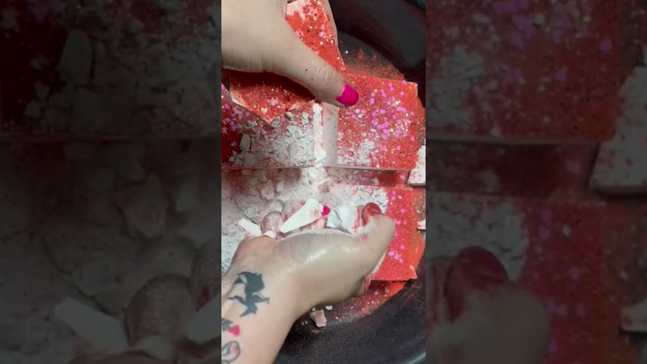 Crunchy Cap Gym Chalk With Red Holi Powder & Glitter