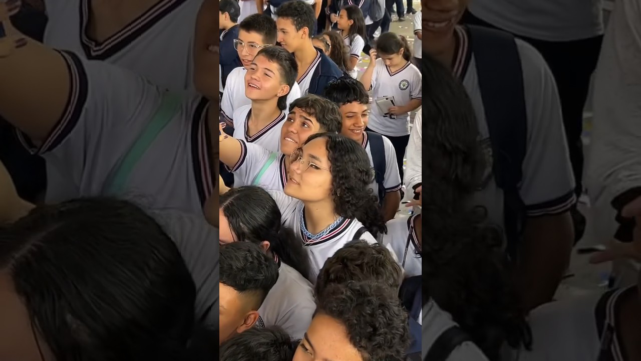 ¿Cual sería tu reacción?🙊💕 #medellin #envivo #show #colegios #tiktok #baile