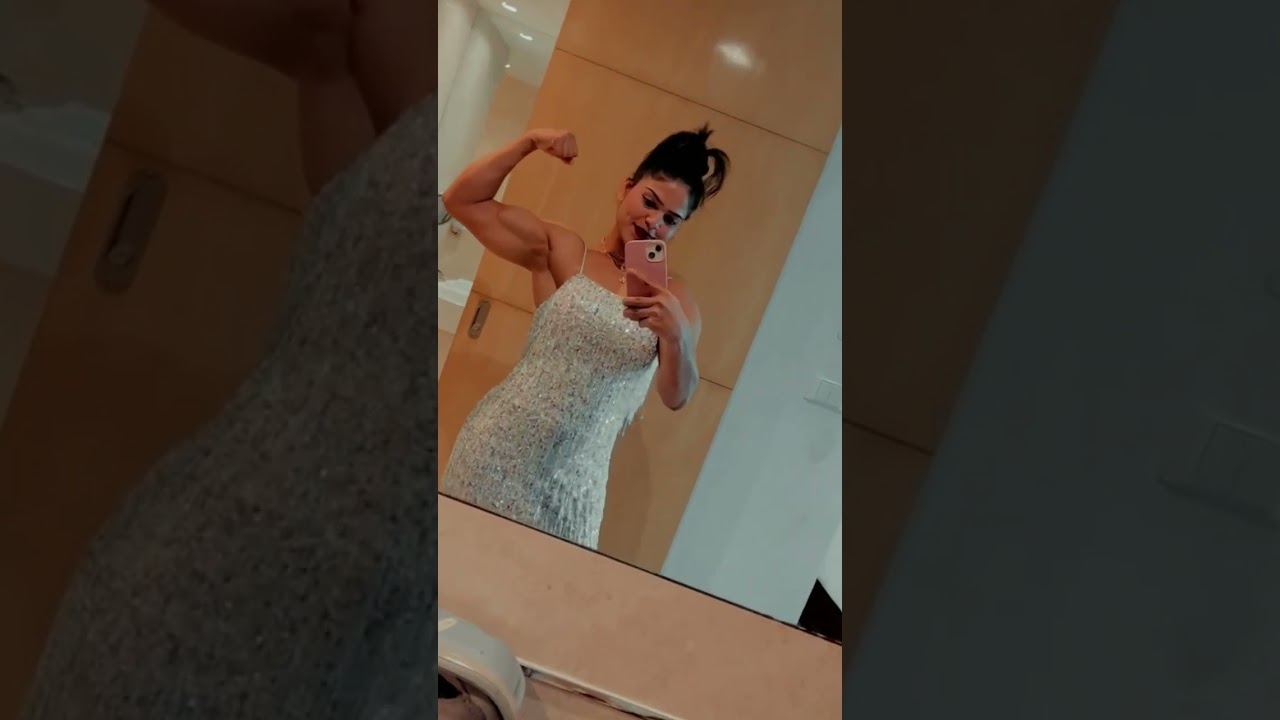 Cute Muscle Girl Flexing Muscle ❤️ Girl Biceps || Fbb Flex Biceps, ABS #shorts #fbb #gymgirl