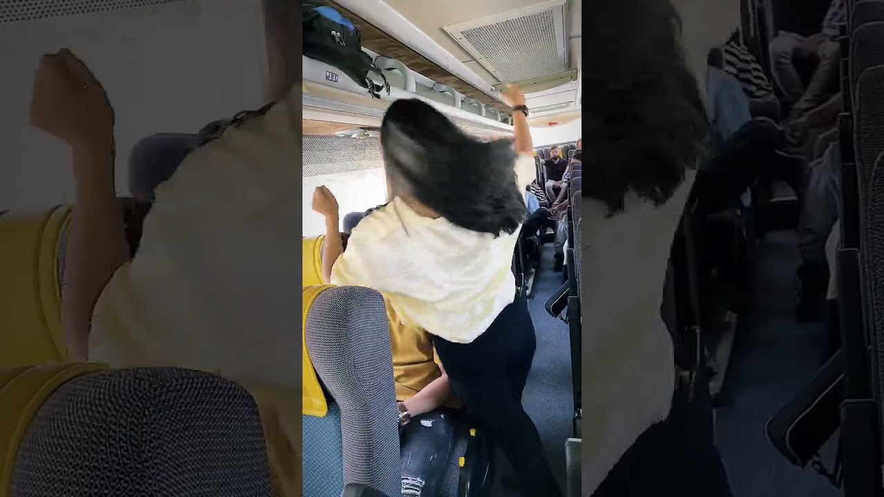 Cute romantic video😍❤️in bus #Couplesgoals#Couples