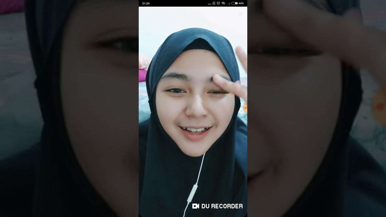 Cw hijab nyanyi lagu Aisha. #bigo live