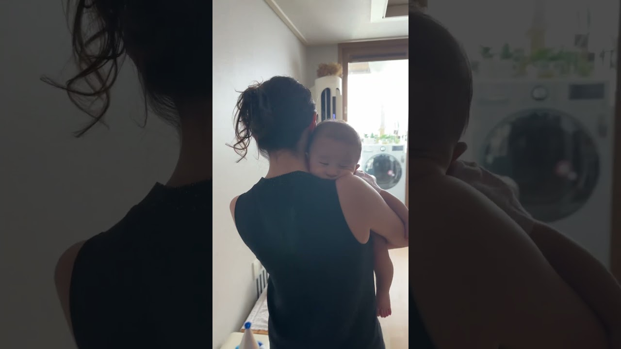 D+104 엄마 품에 안겨 자는 아기. Annesinin kucağında uyuyan bebek