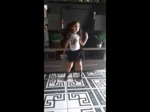 Dançando Anitta