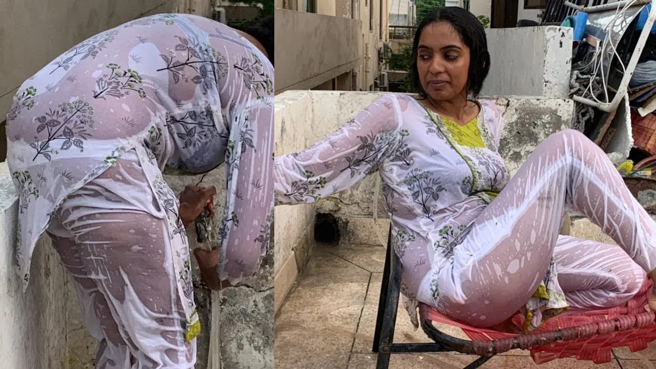 Desi aunty Bathing and cleaning vlog | Pakistani Wife Daily Routine Vlog | Desi Aunty Hot Cleaning