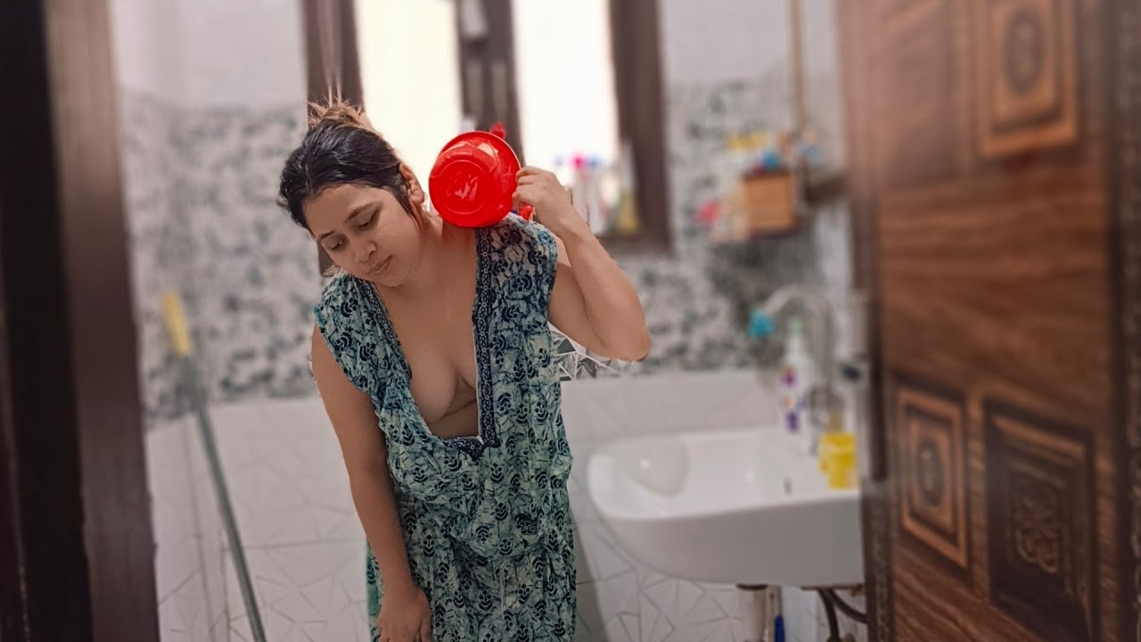 Desi Bhabhi Bathing Vlog 😲🫣