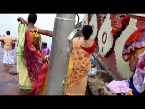 Desi Bhabhi open Bath