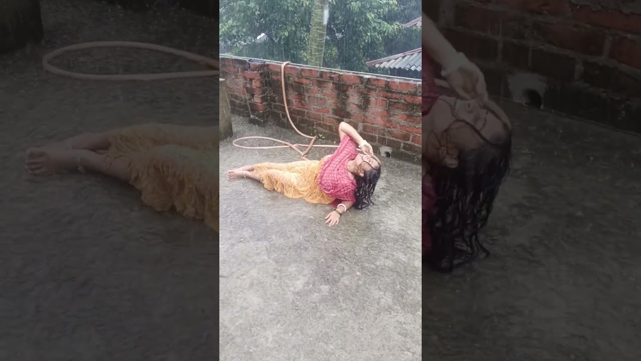 desi bhabi bath video ,Village Girl Open Bath,Open snan river,Hot Bhabi Bath in Sea Water #shorts