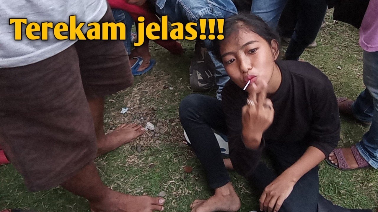detik detik cewek cantik kesurupan kelihatan itunya. janturan kuda kepang