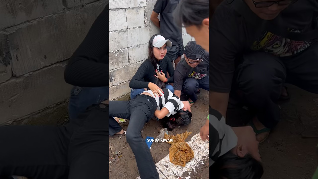 Detik-detik cewek cantik kesurupan ndadi