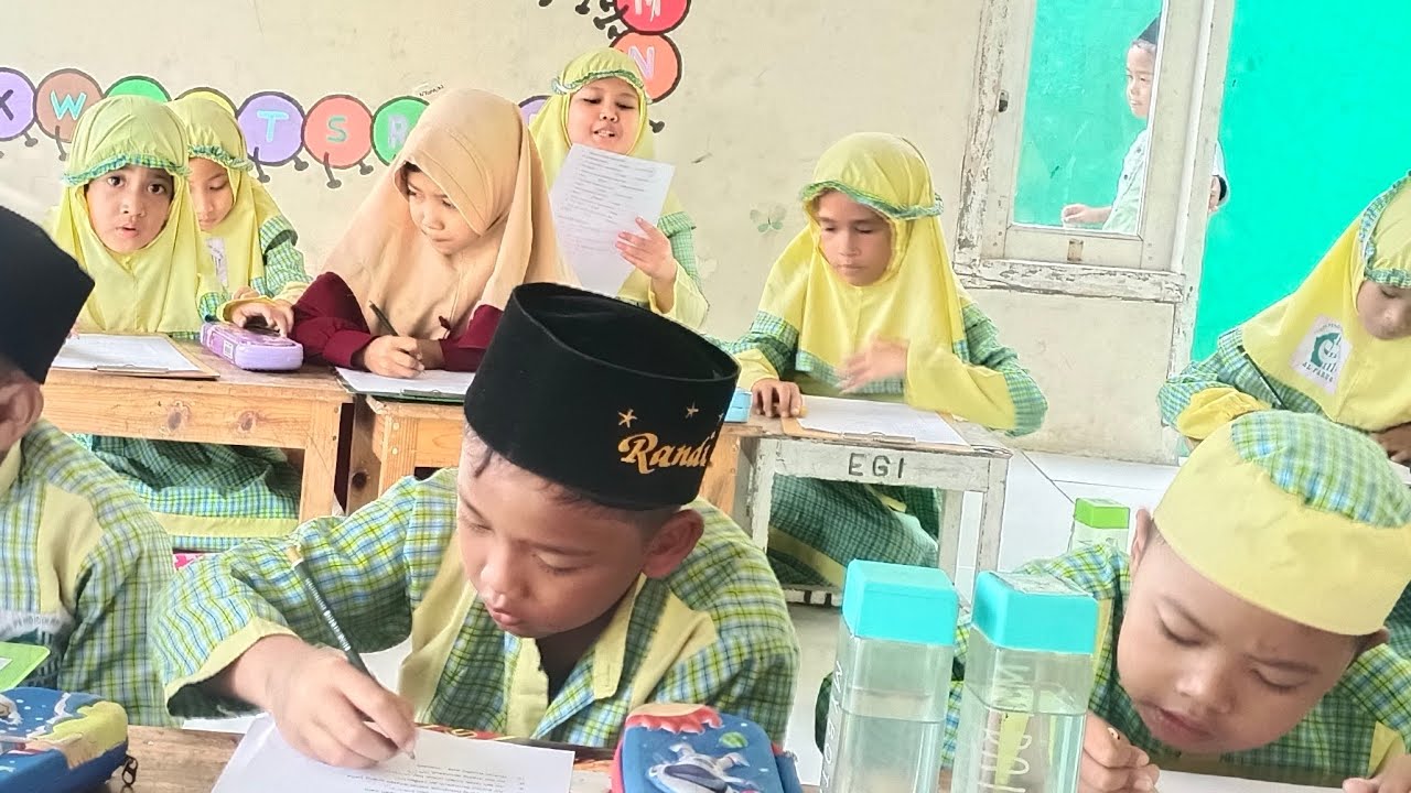 Diary annisa sedang live sekarang!