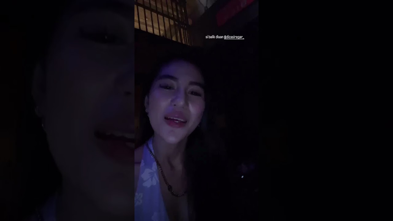 Diza Siregar Ciuman bibir dengan Diva Siregar