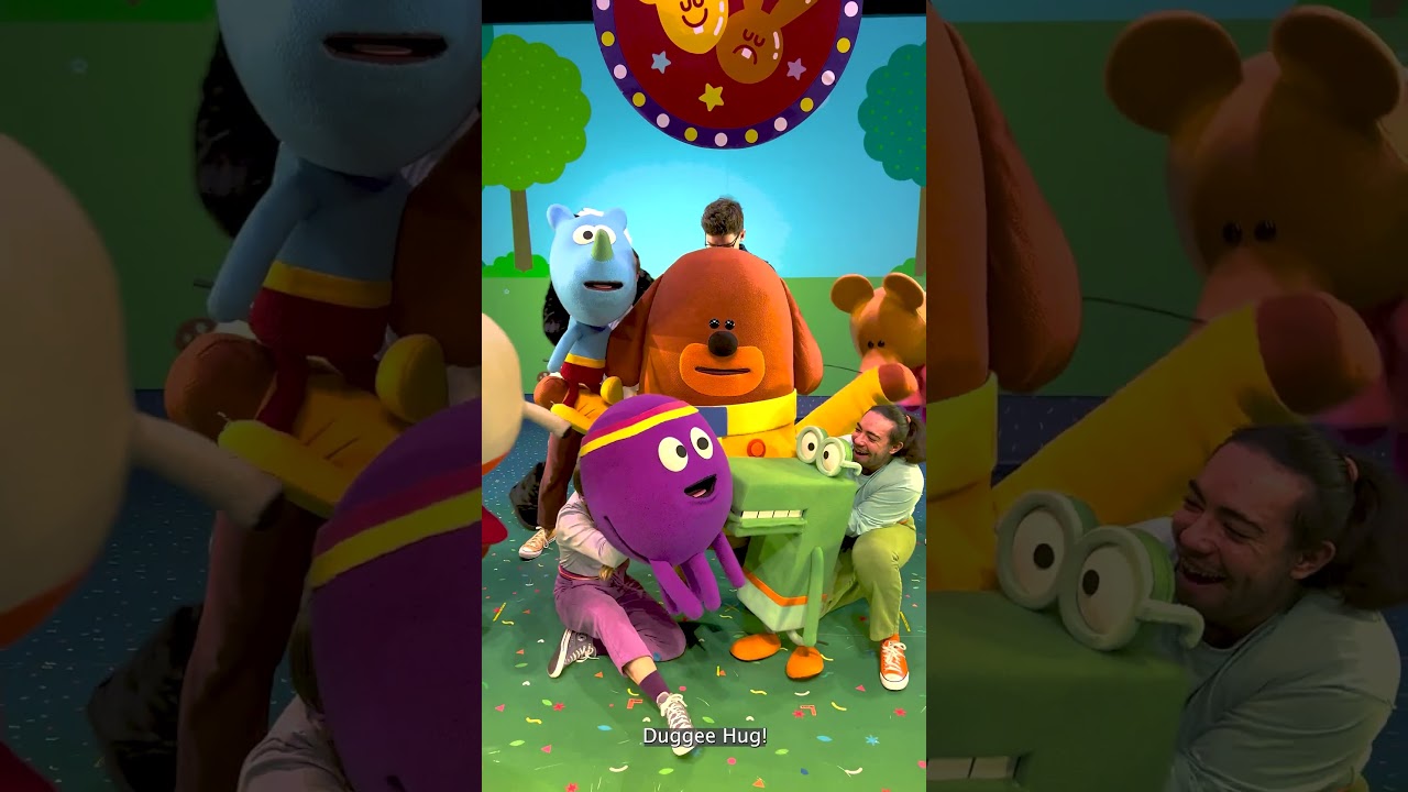 Duggee Hug 🧡 | Hey Duggee The Live Show | Hey Duggee