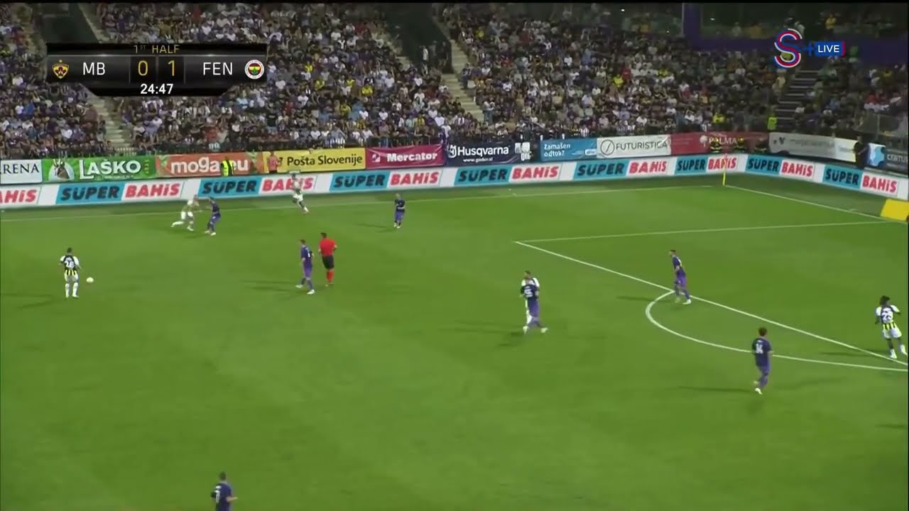 Dusan Tadic'in şutu direkten döndü!