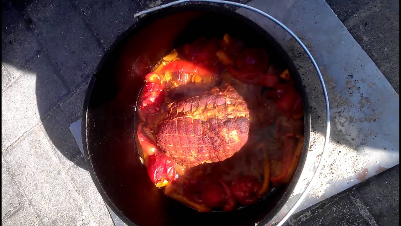 Dutch Oven Rollbraten kurz vor dem Verzehr