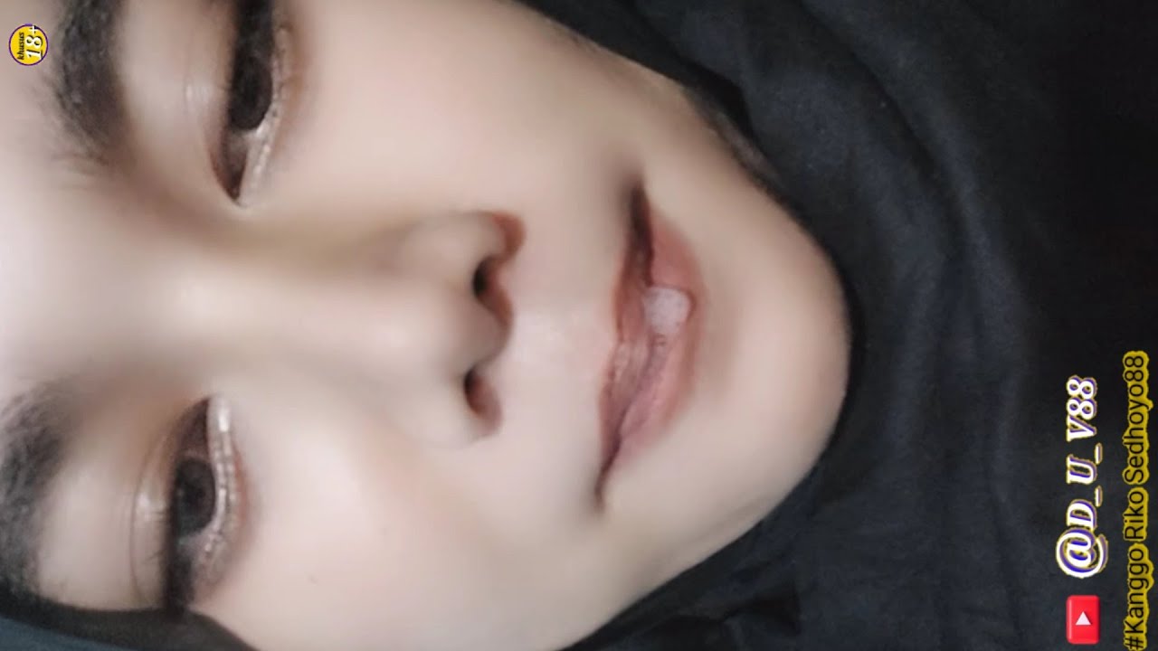 D_U_V88 Hijabers cantik maen ludah