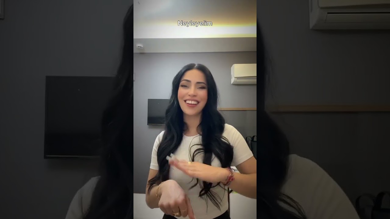 Ebru Gündeş hovarda #işaretdili #music #öneçıkar #love #makeup #akım #duet #haber #müzik #gündem