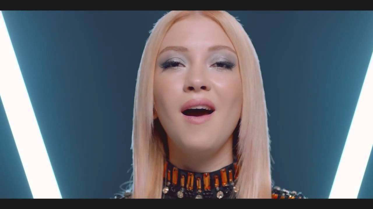 Ece Seçkin  - Follow Me şarkısı sizlerle.