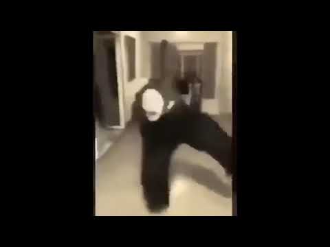 El ayuwoki baila la cumbia del pueblo lavanda :v