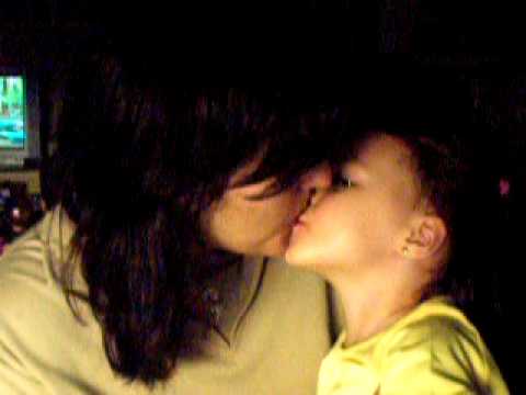 EL GRAN BESO DE UNA MADRE
