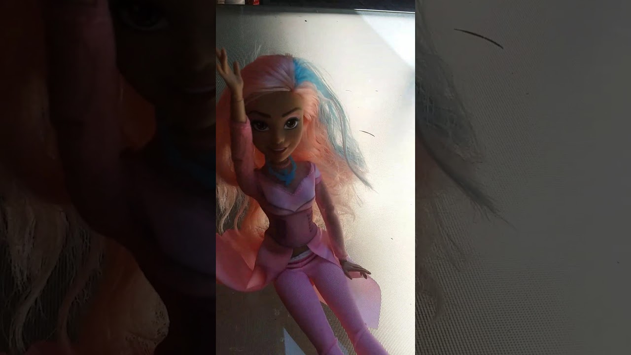Elsa, Anna, Audrey, and Mal fight Invisible Queen of Mean! Episode 22