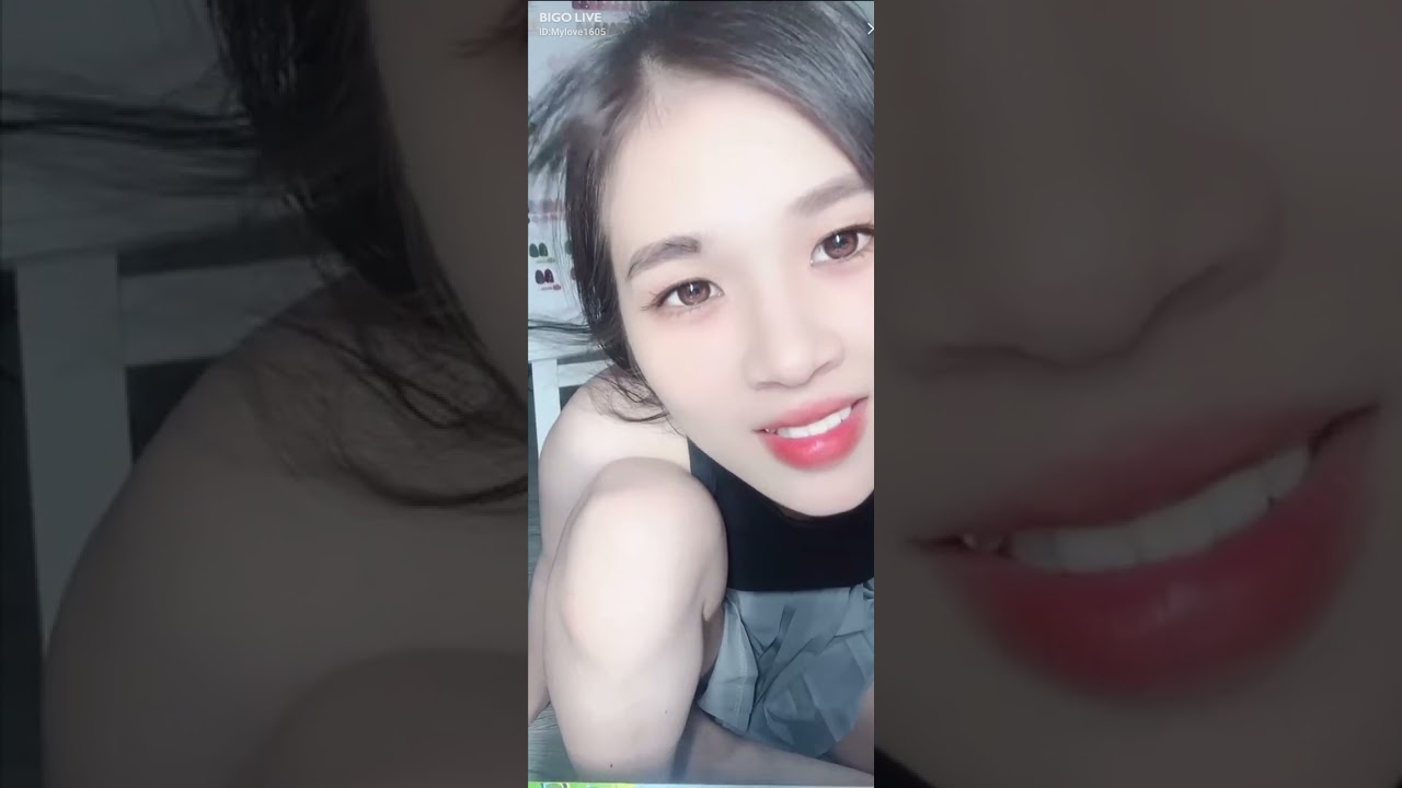 Em gái làm nails ngồi lộ hàng