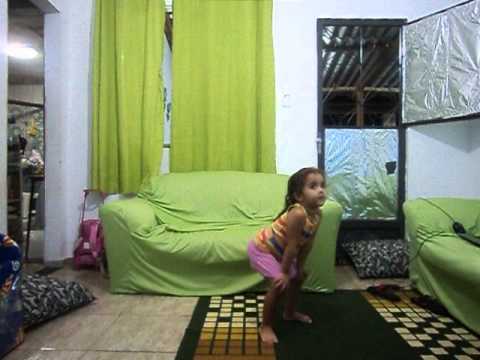 Emanuelle 4 anos dançando bonde das maravilhas ..
