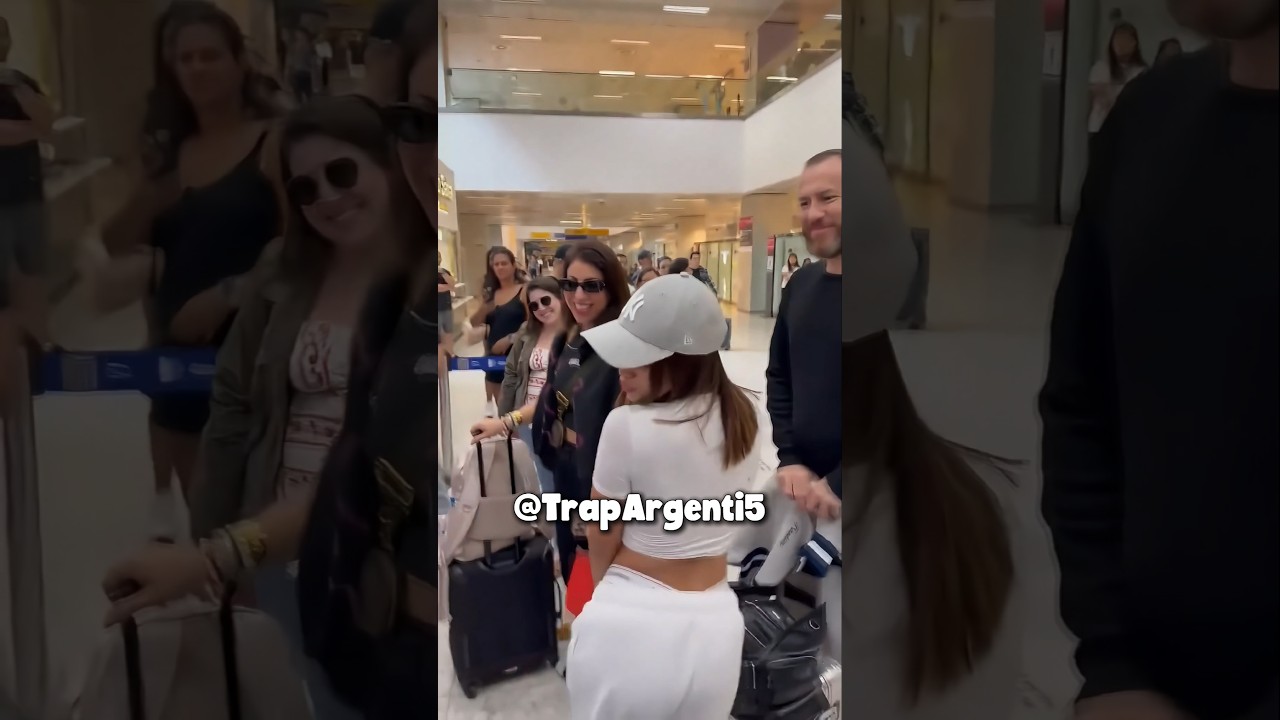 Emilia perreando con sus fans de Brasil🇧🇷💋 #emiliamernes #emilia