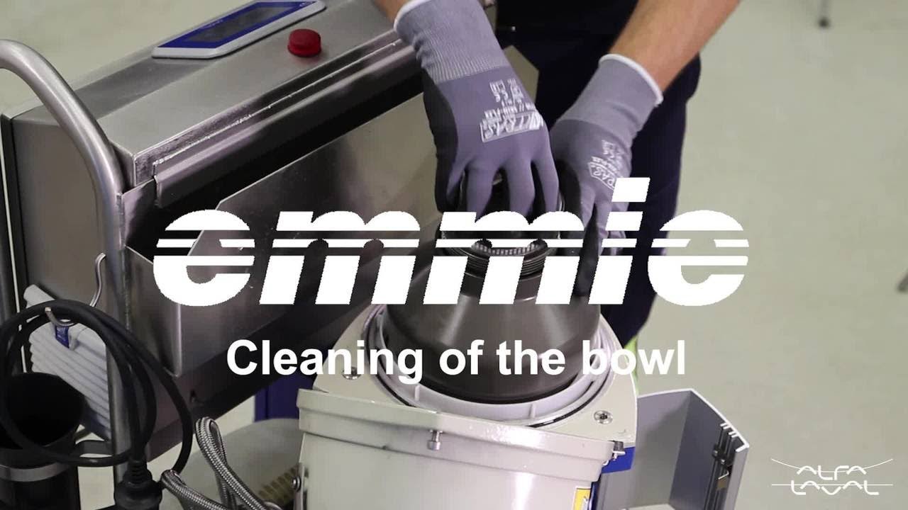 Emmie 2 - Cleaning of the bowl