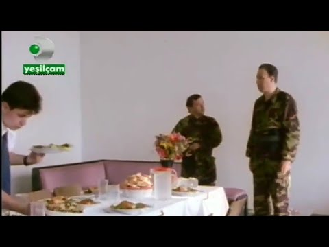 ERDEM GENÇTÜRK (DOĞRU ADAM ERDEM) ŞABAN ASKERDE DİZİSİNDEKİ GARSON ROLÜYLE. STAR TV 1993 1'nci BÖLÜM