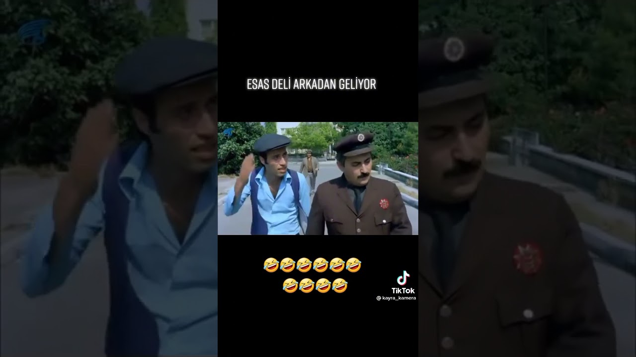 esas deli arkadan geliyor kemal Sunal😹😹😹😹😹😹😹