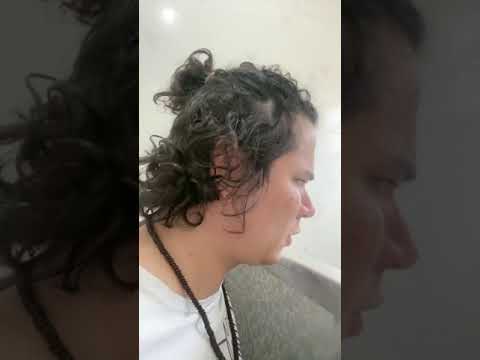 Espiando minha mulher tomar banho !