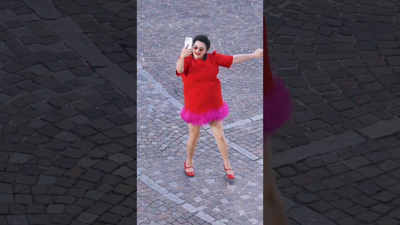 Esra Dermancıoğlu ve Milano sokaklarındaki eğlenceli dansı #milan #dance